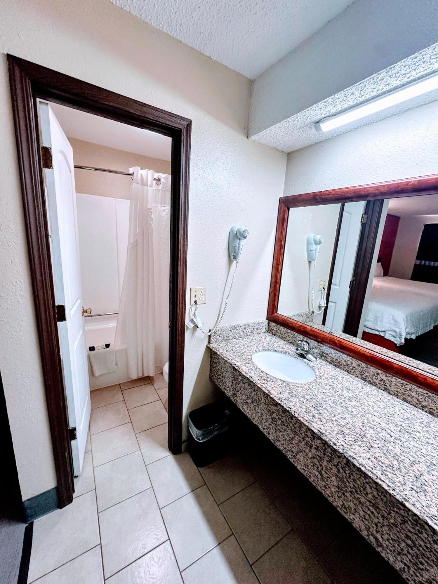 Relax Inn Henryetta Exterior foto